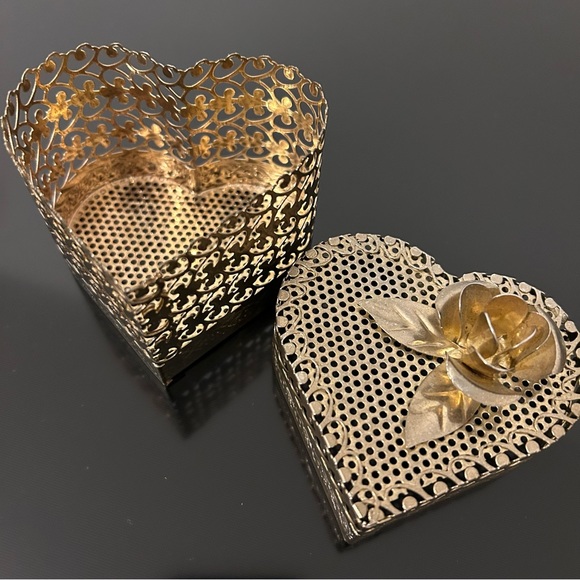 Metal Rose Heart Trinket Box - Picture 2 of 14